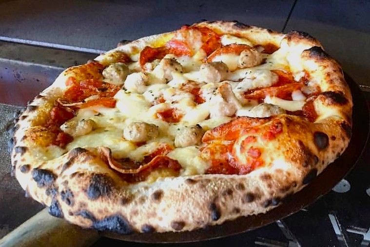 RUBBER TRAMP　石窯ピザ